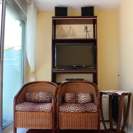 T2 Climatise Avec Piscine Et Parking Au Cap D'agde - Fr-1-607-52 公寓 *