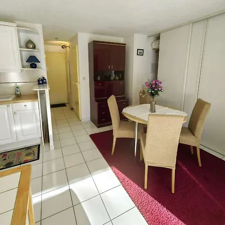 T2 Climatise Avec Piscine Et Parking Au Cap D'agde - Fr-1-607-52 *