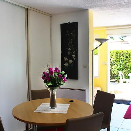 T2 Climatise Avec Piscine Et Parking Au Cap D'agde - Fr-1-607-52 דירה