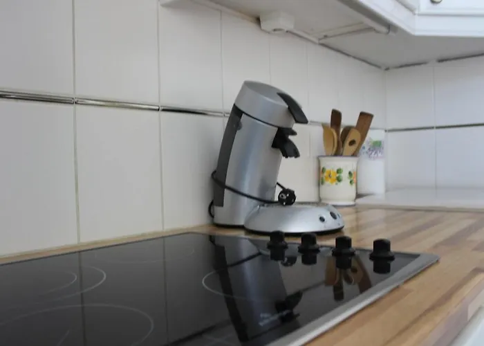 T2 Climatise Avec Piscine Et Parking Au Cap D'agde - Fr-1-607-52 Агд